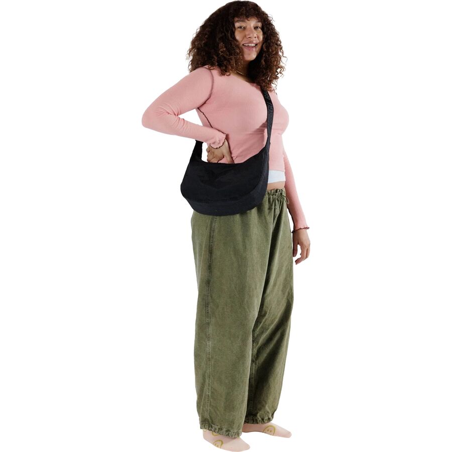BAGGU Medium Nylon Crescent Bag Black3
