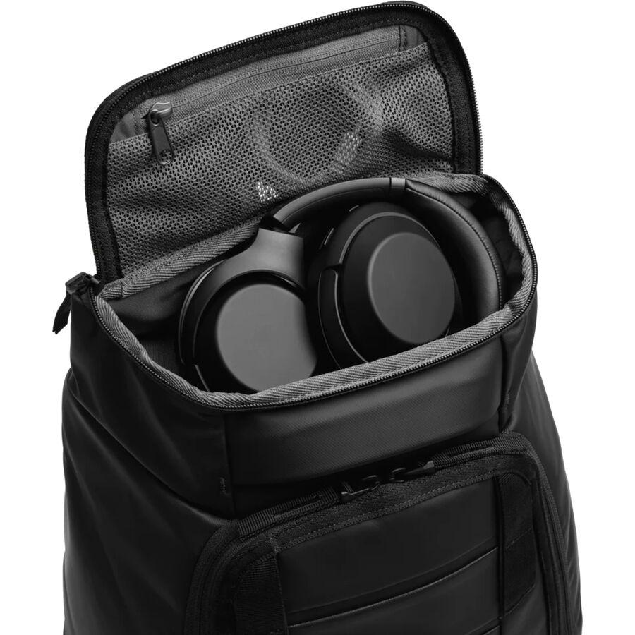 Db Hugger 20L Backpack Black Out