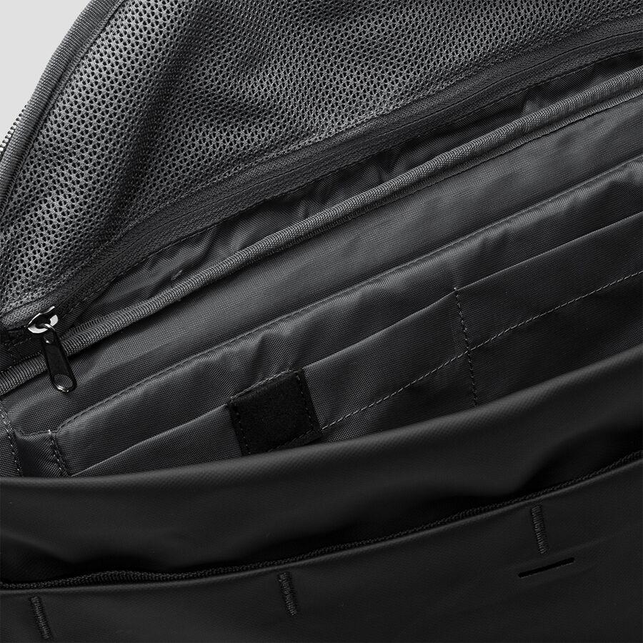 Db Hugger Base 15L Backpack Black Out