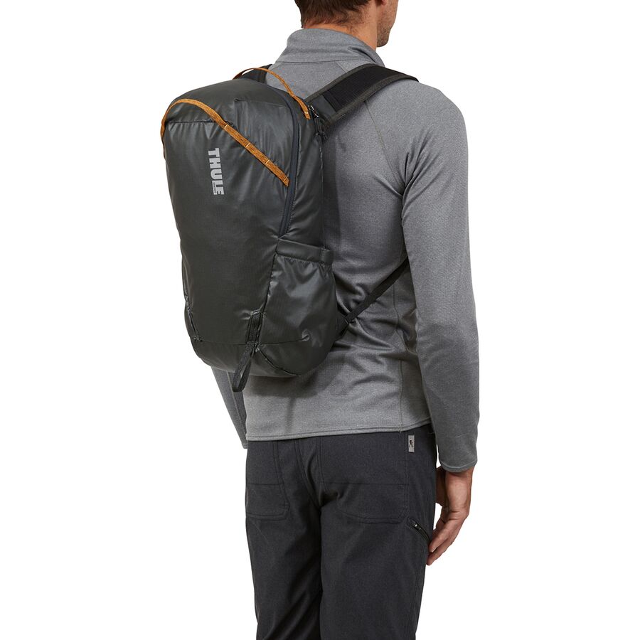 Thule Stir 18L Backpack Obsidian