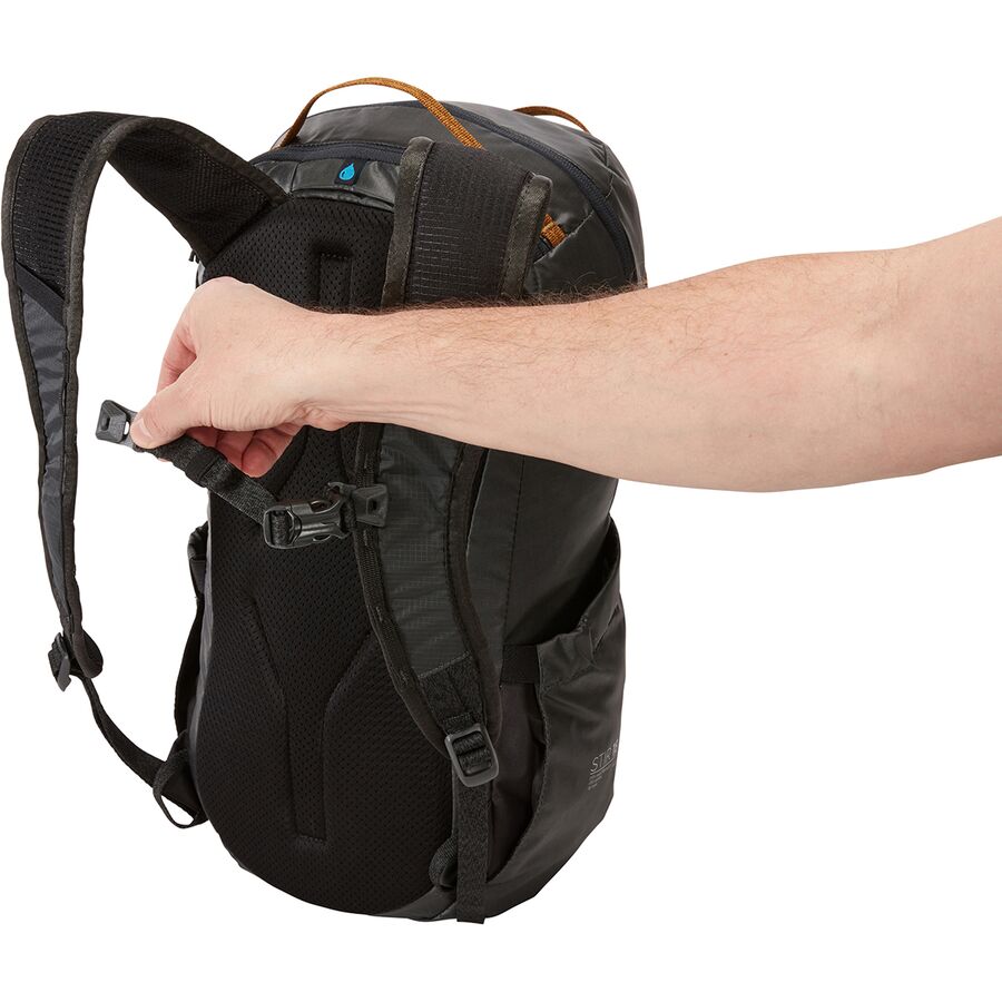 Thule Stir 18L Backpack Obsidian