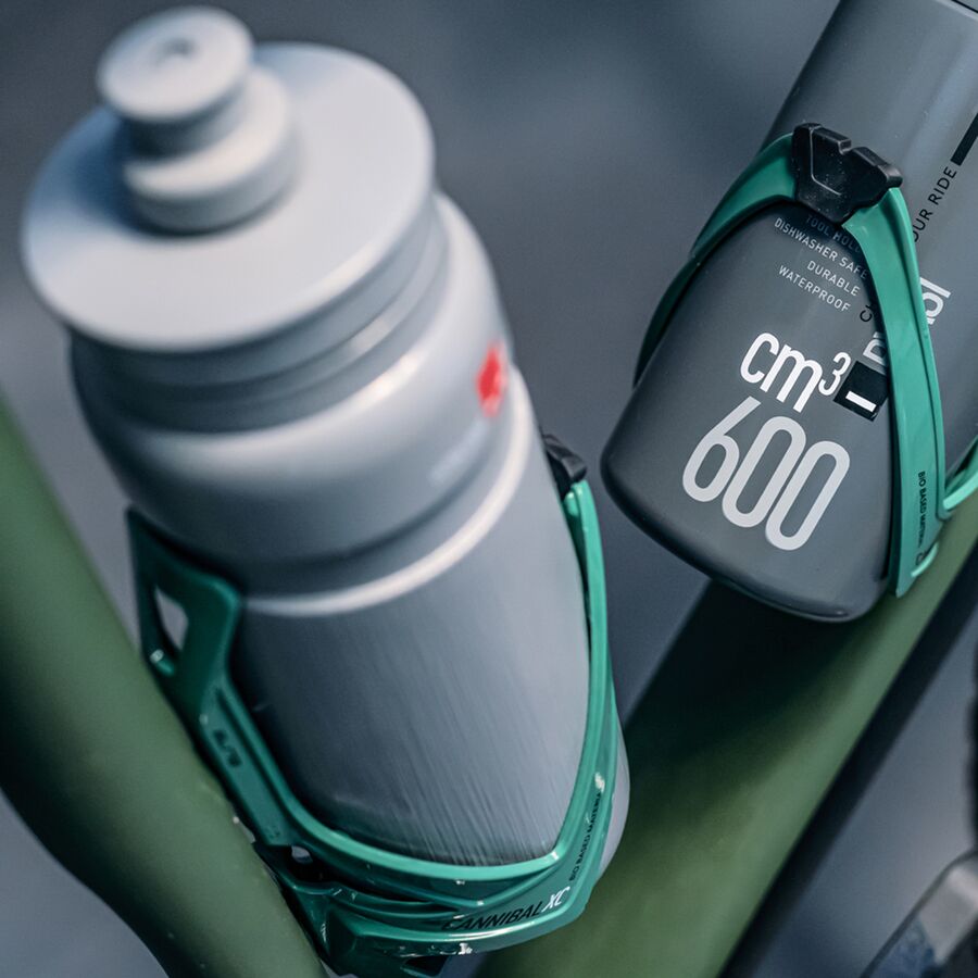 Elite Cannibal XC Bottle Cage Bio Based Gloss Black/Green