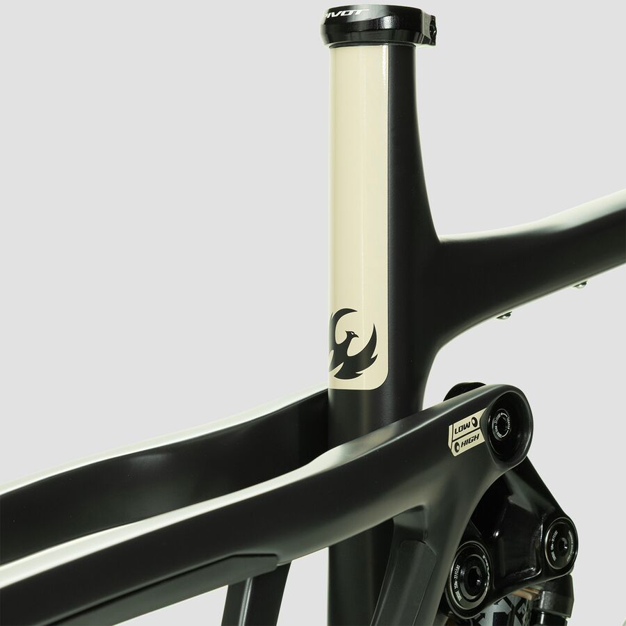 Pivot Switchblade V6 Carbon Frame Stealth Mojave