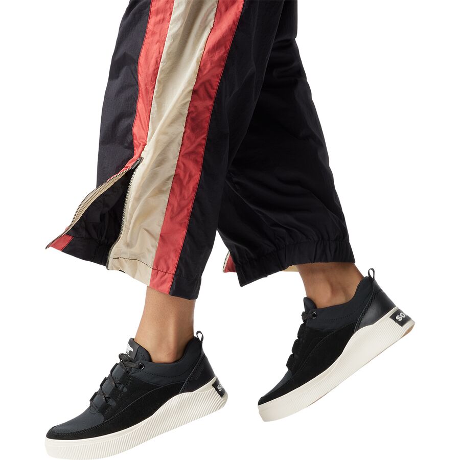 SOREL Out N About IV Low WP Sneaker - Women's Black/Gum 2
