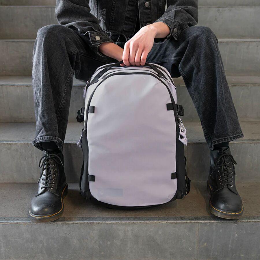 WANDRD Stratus Photo 18L Backpack Purple