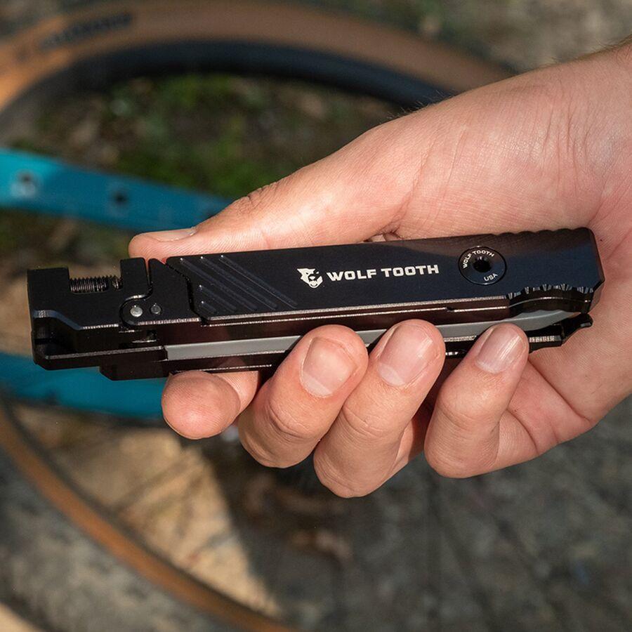 Wolf Tooth Components 8-Bit Chainbreaker + Utility Knife Multi-Tool One Color