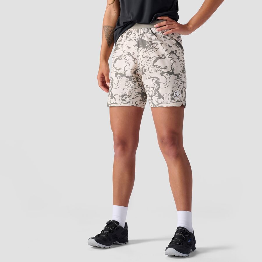 Backcountry Slickrock 7in Pull On Bike Short - Women's Egret/Steeple Gray Swirled Print